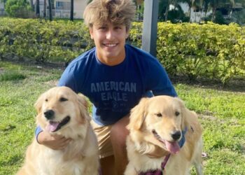 This 18-year-old college student accidentally emailed thousands of classmates—it turned his pet-sitting business into a valuable side hustle