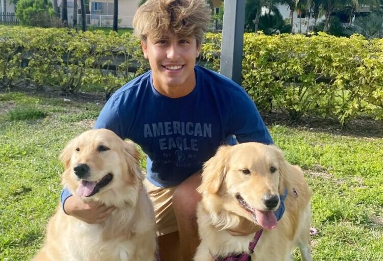 This 18-year-old college student accidentally emailed thousands of classmates—it turned his pet-sitting business into a valuable side hustle