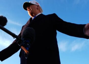 As Iran war knocks Trump back on his political heels, he lashes out a news coverage while taking flak from top MAGA figures