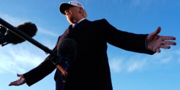 As Iran war knocks Trump back on his political heels, he lashes out a news coverage while taking flak from top MAGA figures