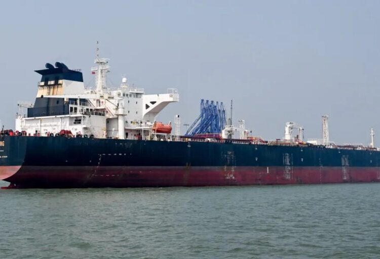 Iran supertanker pushes through strait for China