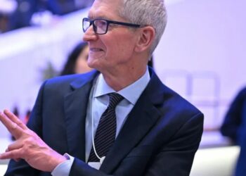 The best way for CEOs to keep bonuses in a downturn: Lower expectations