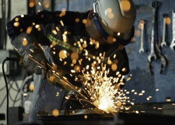 ‘Plumbers regularly earn more than lawyers’: Top entrepreneur makes a bold prediction that AI will flip the American Dream