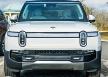 Uber will operate its own robotaxis again—this time with Rivian’s not‑yet‑built EVs