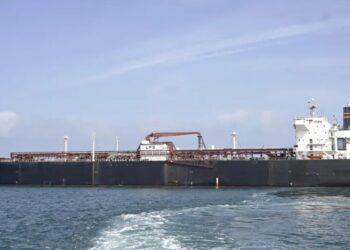 U.S. allows sale of stranded Iran oil to cap fuel-price rises