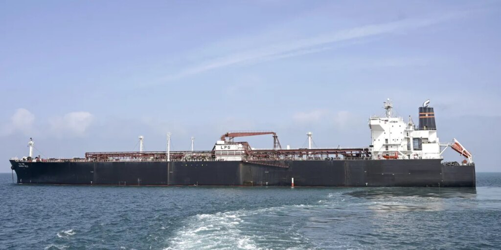 U.S. allows sale of stranded Iran oil to cap fuel-price rises