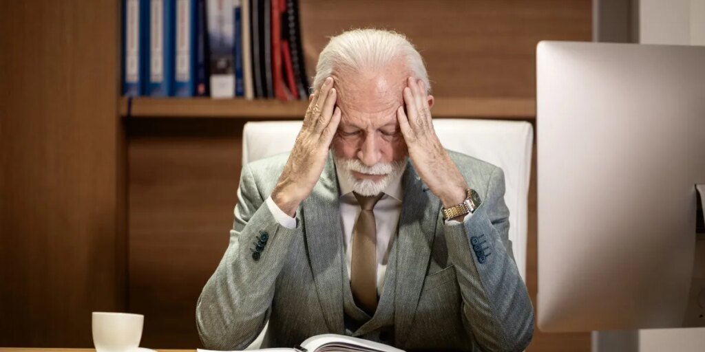 The K-shaped economy has left many six-figure earners ‘on thin ice’ as housing costs, lifestyle creep, and the job market put them at risk