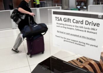 A charity that usually feeds people in war zones and disaster areas is providing meals to TSA officers who aren’t getting paid