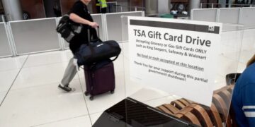A charity that usually feeds people in war zones and disaster areas is providing meals to TSA officers who aren’t getting paid