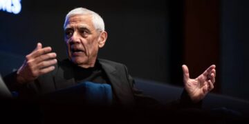 Billionaire OpenAI investor Vinod Khosla thinks 80% of jobs could vanish by 2030, and that ‘fear of AI’ put American politics in a chokehold
