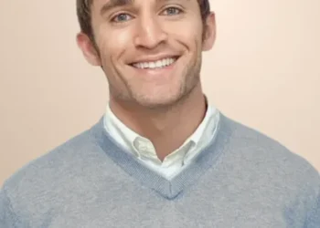 The job market is so bad that ‘reverse recruiters’ are charging $1,500 a month just to help people look for jobs