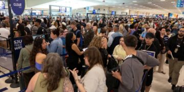 Mockery as ex-Trump Cabinet member stuck in 3-hour TSA line: ‘Warms my heart’