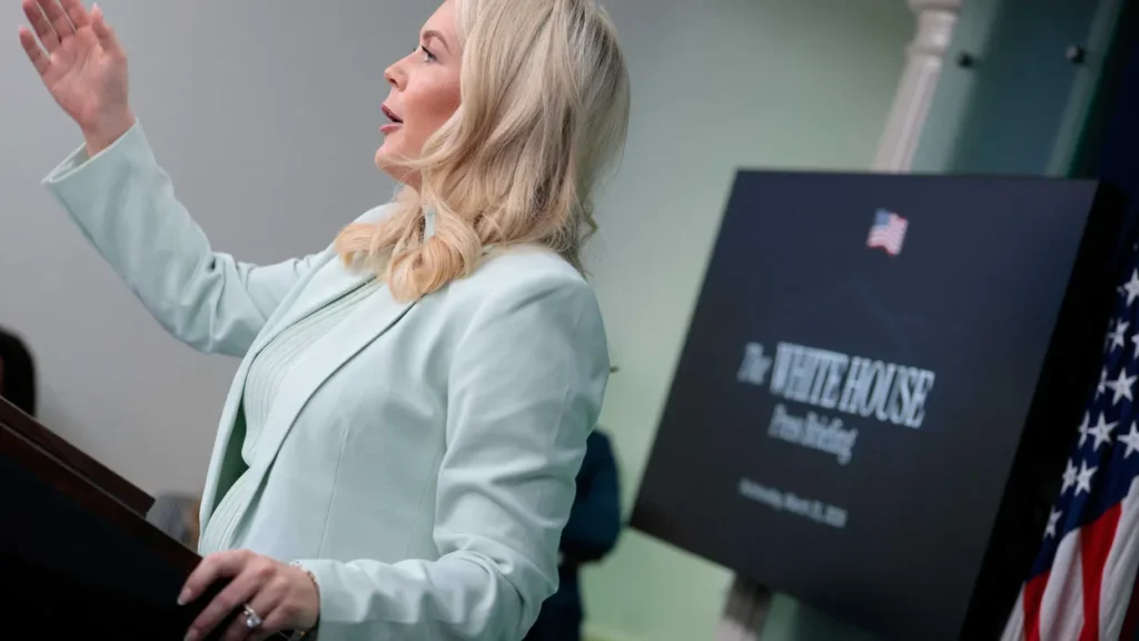 ‘Disgrace!’ White House lashes out at defecting Trump official’s ‘laughable’ claim