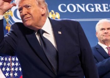 Trump and his administration advised to seek lawyers by former aide