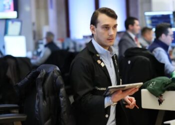 Wall Street bonuses hit an all-time record in 2025 — but the outlook for 2026 is already darkening