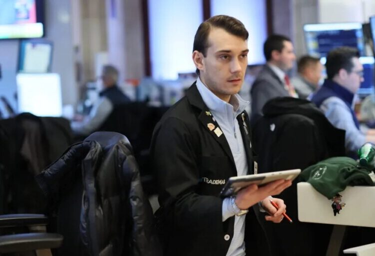 Wall Street bonuses hit an all-time record in 2025 — but the outlook for 2026 is already darkening