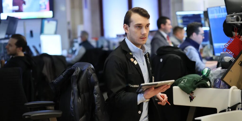 Wall Street bonuses hit an all-time record in 2025 — but the outlook for 2026 is already darkening