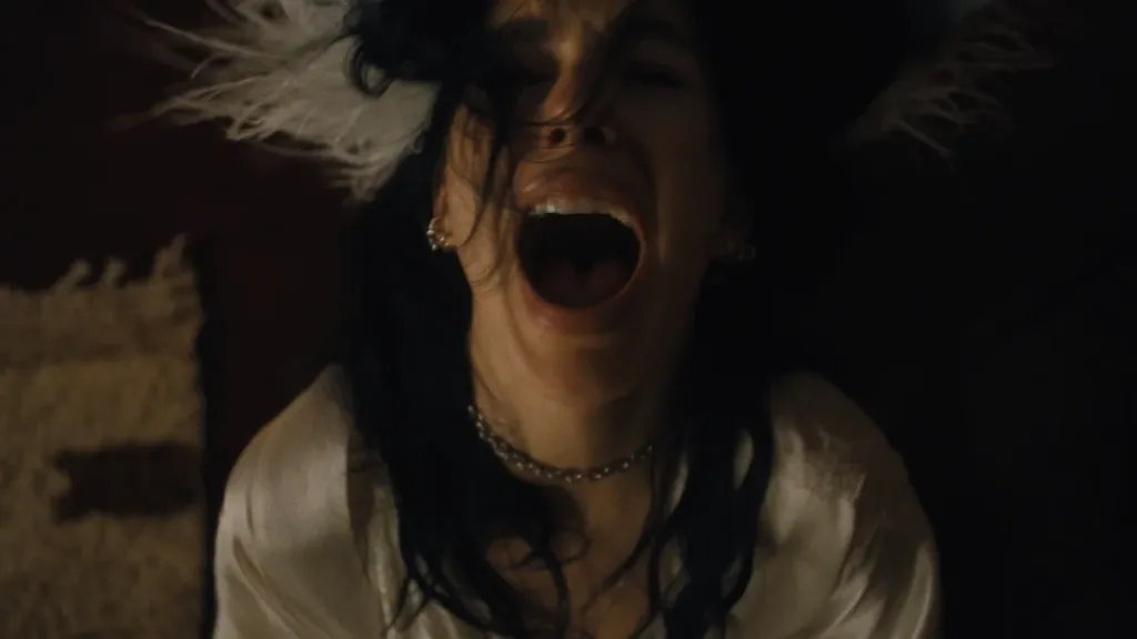 Something_Very_Bad_Is_Going_to_Happen_n_S1_E6_00_44_58_13R