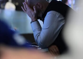 The Iran war turned Mag 7 stocks into dip-buying bait. But no one is jumping in yet even though Wall Street expects U.S. tech to outperform