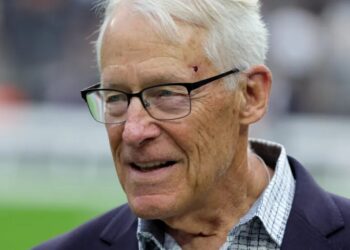 American billionaires — including the Waltons — are splashing their cash on Indian cricket teams