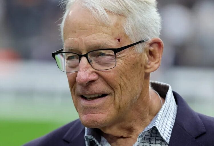 American billionaires — including the Waltons — are splashing their cash on Indian cricket teams