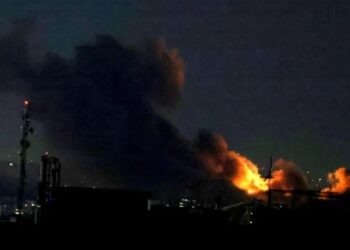 Tehran briefly loses power after strikes as peace push ramps up