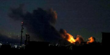 Tehran briefly loses power after strikes as peace push ramps up