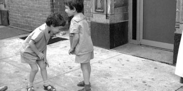 Carol Kitman, 96, Dies; Photographer Documented the Vindman Twins