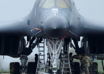 As American Bombers Take Off From Britain, Memories of Iraq Loom Large