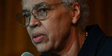 Toni Preckwinkle, Longtime Chicago Democrat, Holds Off Moderate Challenger