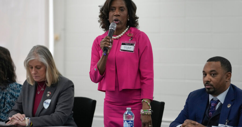 Donna Miller Beats Jesse Jackson Jr. in House Primary