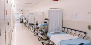 Bipartisan Bill Would Waive $100,000 Visa Fees for Medical Professionals