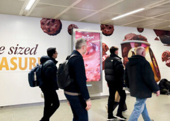 Eau de Chocolat: A Smelly Ice Cream Ad Tempts Few London Commuters