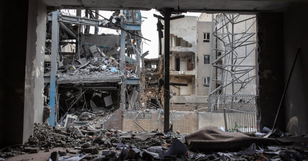 Days of Anger and Fear for Iranians Living With Waves of Airstrikes