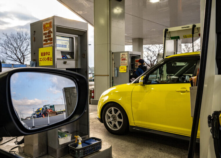 Gas Prices in Japan Hit Record High, Testing Leader’s Cost-of-Living Pledge