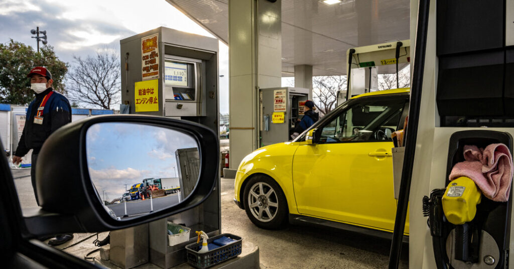 Gas Prices in Japan Hit Record High, Testing Leader’s Cost-of-Living Pledge