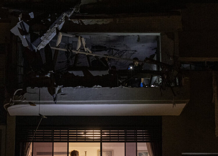 Couple Killed in Cluster Bomb Attack Near Tel Aviv