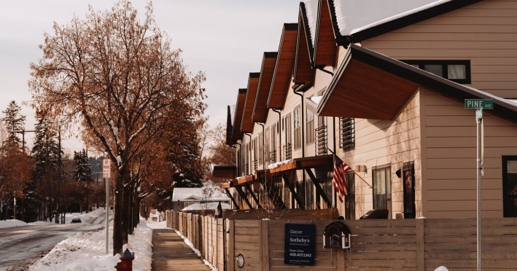 Mortgage Rates Highest in Three Months as War Weighs on Housing Market