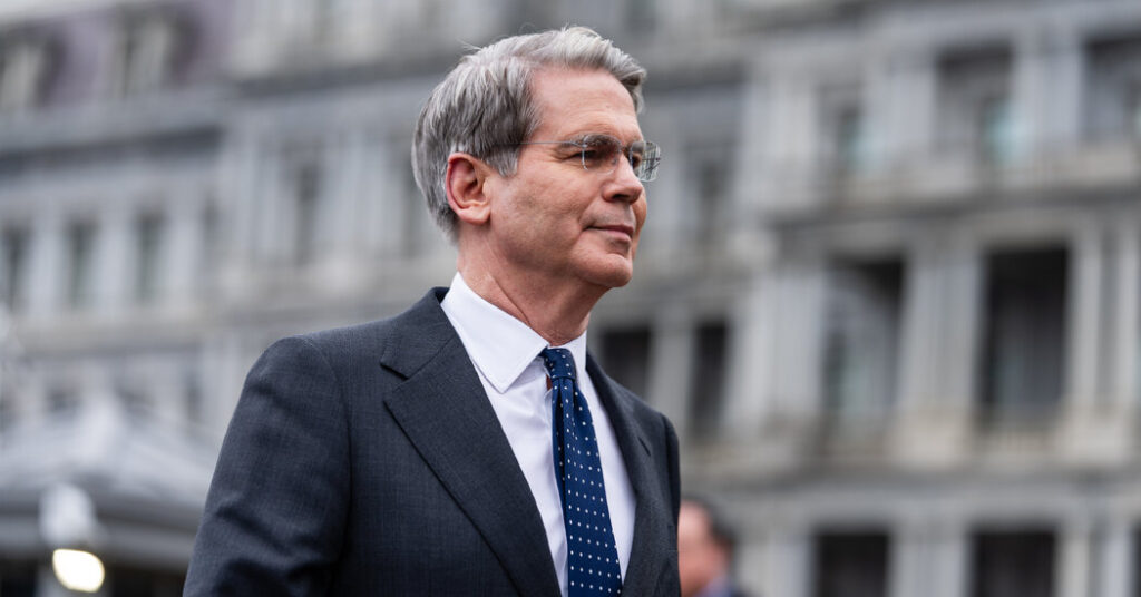 U.S. Encourages Flow of Iranian Oil While It Battles Iran