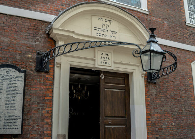 2 Men Charged With Spying for Iran on Britain’s Oldest Synagogue