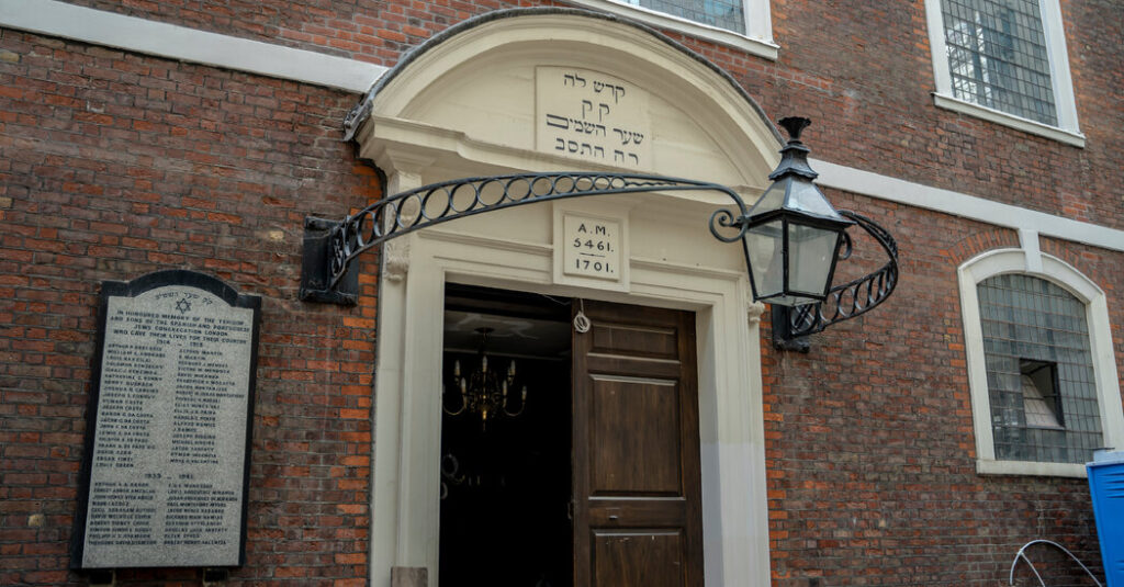 2 Men Charged With Spying for Iran on Britain’s Oldest Synagogue