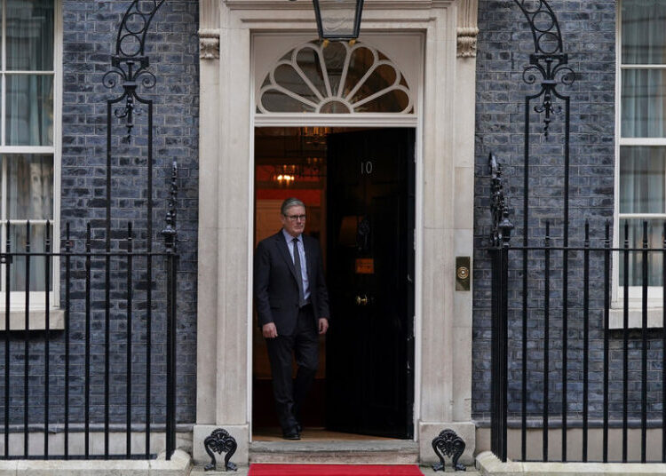 U.K. Advisers Help U.S. Develop Options to Reopen Strait of Hormuz