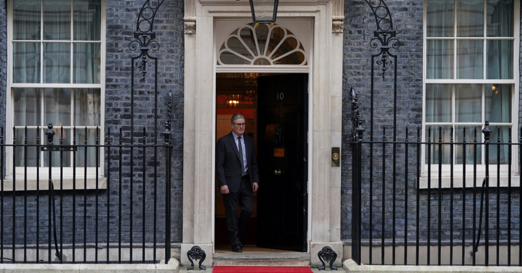 U.K. Advisers Help U.S. Develop Options to Reopen Strait of Hormuz