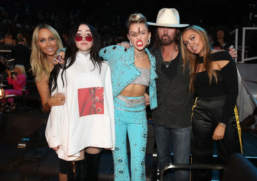 Tish Cyrus, Noah Cyrus, Miley Cyrus, Billy Ray Cyrus and Brandi Cyrus attending the 2017 MTV Video Music Awards.