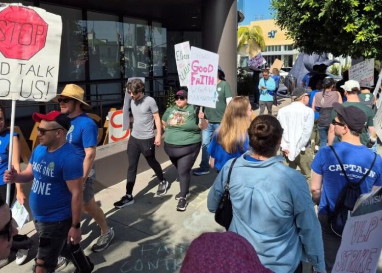 Writers Guild Staffers Picket Union’s First Day of Contract Negotiations