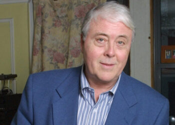 Robert White, Tenor Renowned for Irish Ballads, Dies at 89