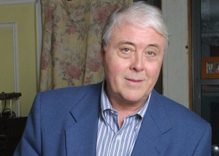 Robert White, Tenor Renowned for Irish Ballads, Dies at 89