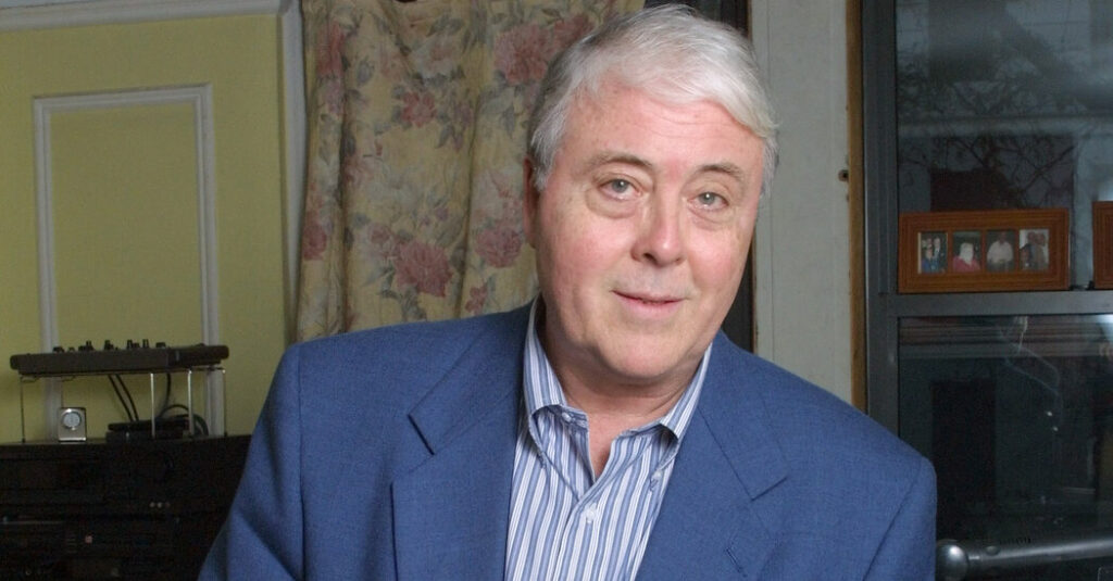 Robert White, Tenor Renowned for Irish Ballads, Dies at 89