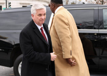 Fed Official Urges Caution on Rate Cuts as Iran War Drags On