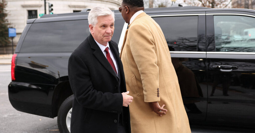 Fed Official Urges Caution on Rate Cuts as Iran War Drags On